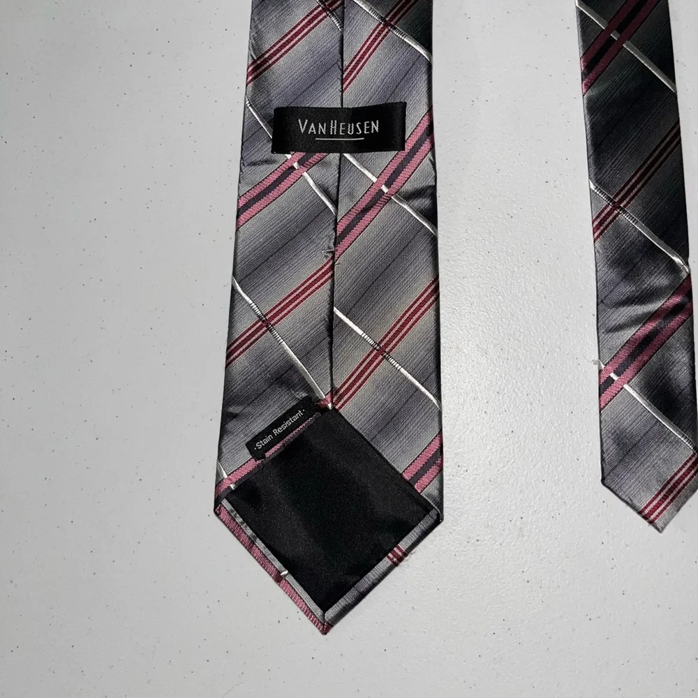 NIBag Van Heusen Plaid Tie